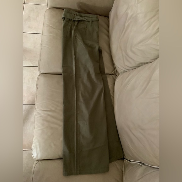 [Blank NYC] Womens Belted Paperbag
Casual Wide Leg Pants - Picture 15 of 17